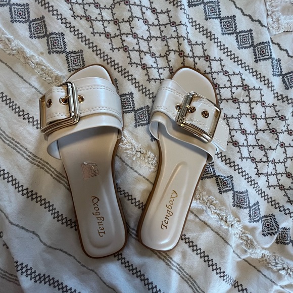 Sandals - Picture 1 of 2